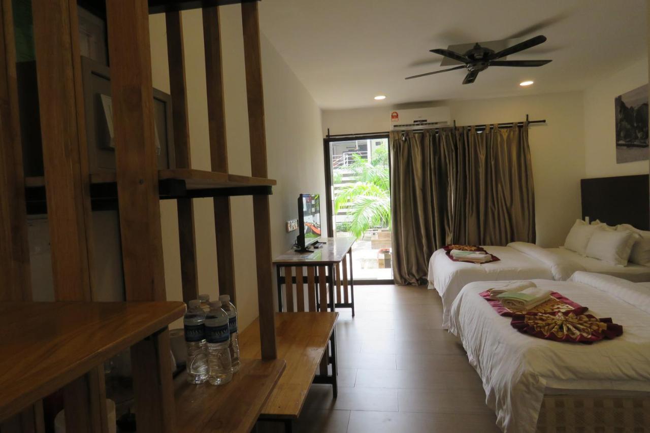 The Barat Tioman Beach Resort Kampong Juara Exteriör bild