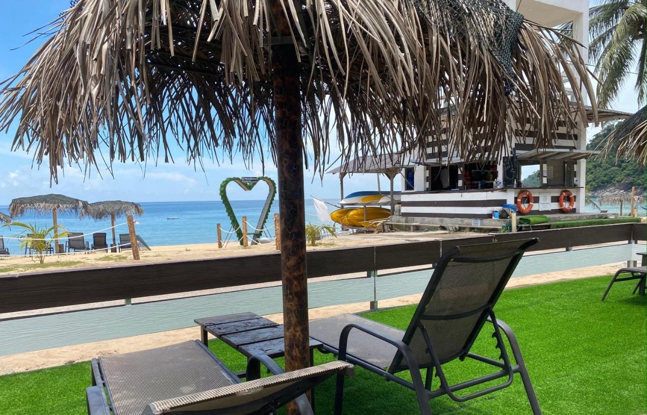 The Barat Tioman Beach Resort Kampong Juara Exteriör bild
