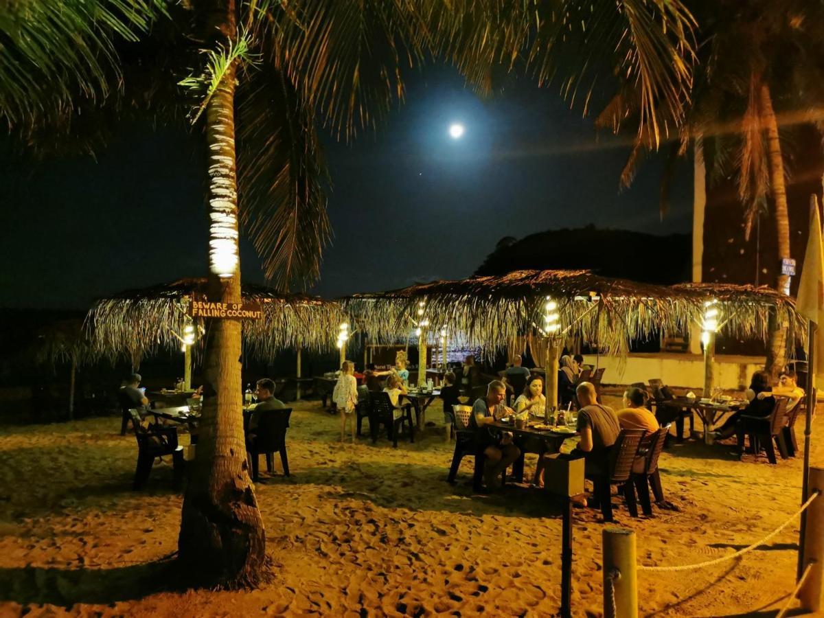 The Barat Tioman Beach Resort Kampong Juara Exteriör bild