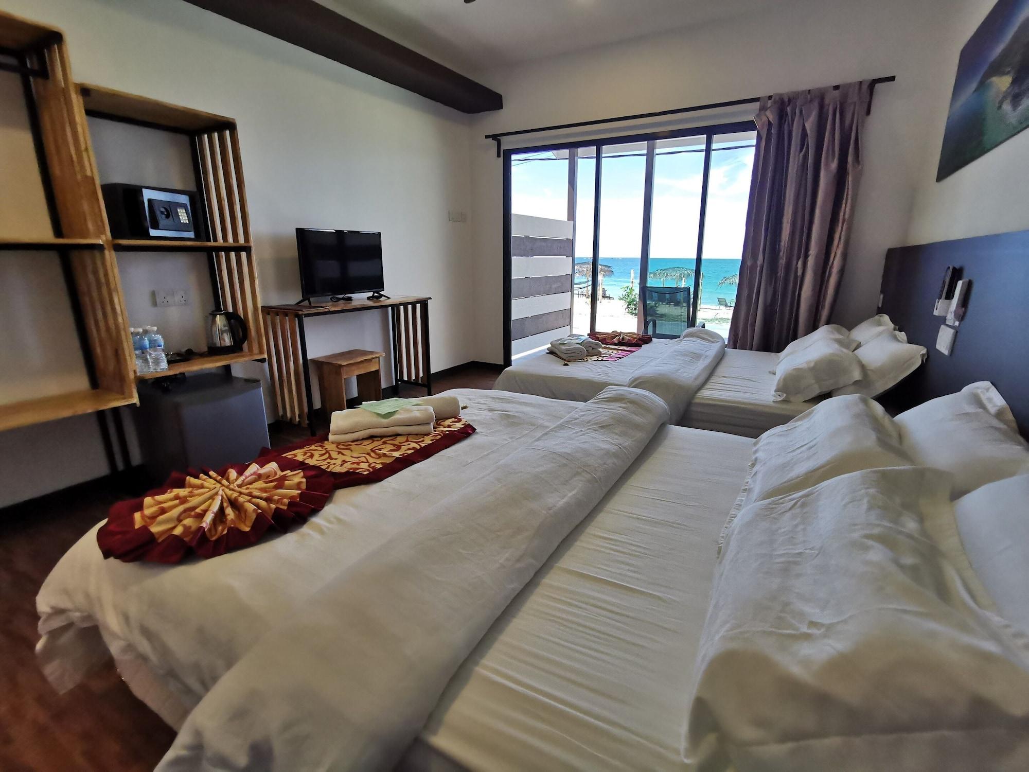 The Barat Tioman Beach Resort Kampong Juara Exteriör bild