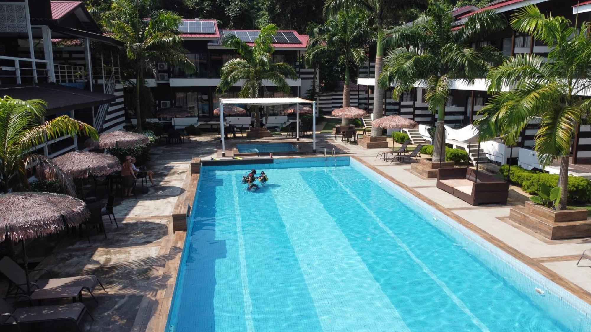 The Barat Tioman Beach Resort Kampong Juara Exteriör bild